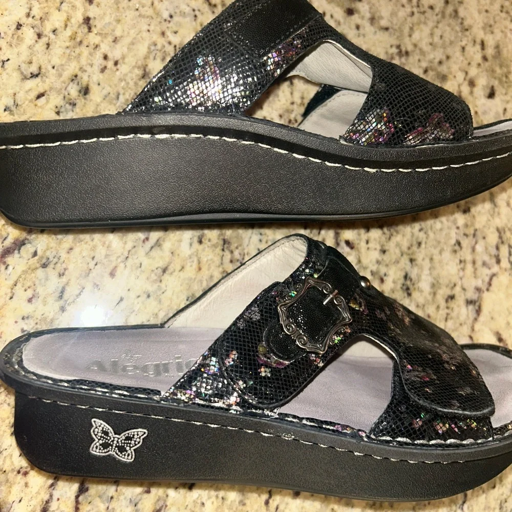 Alegria Peggy Black shimmer leather adjustable slide sandals. Size 38 (8/8.5) - Picture 7 of 9